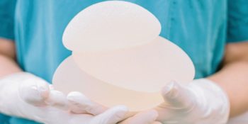 Instabilité de l’implant mammaire : comprendre et réagir face à un déplacement